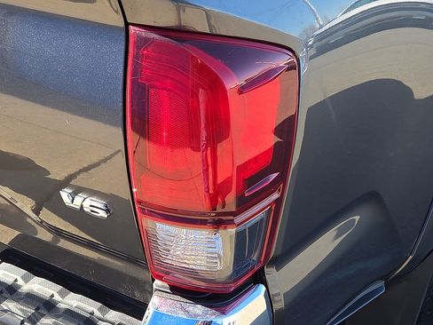 Used 2018 Toyota Tacoma SR5 image 10