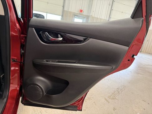 Used 2022 Nissan Rogue Sport SL image 14