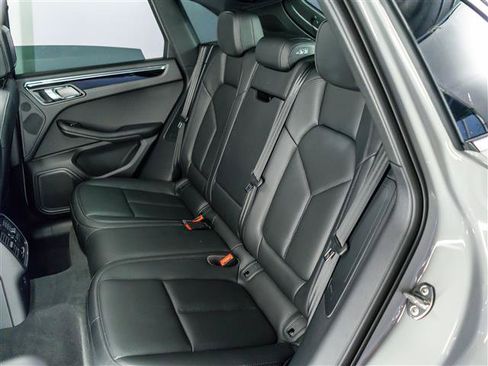 Certified 2026 Porsche Macan AWD/4WD image 28