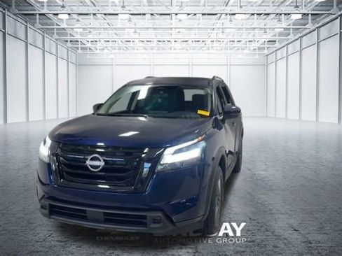 Used 2025 Nissan Pathfinder SV AWD/4WD image 5