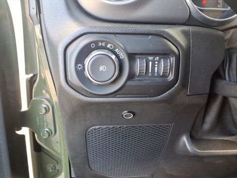 Used 2021 Jeep Wrangler Sport S image 21