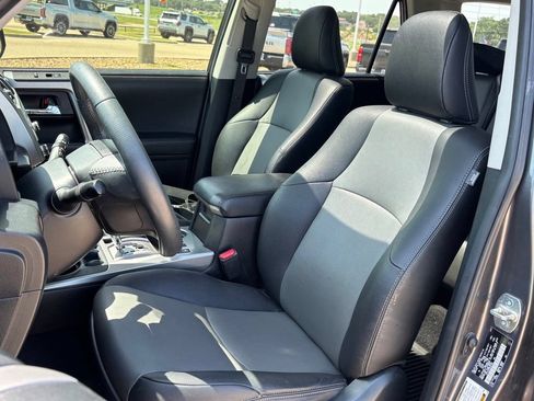 Used 2022 Toyota 4Runner SR5 Premium w/ Moonroof Package RWD image 7