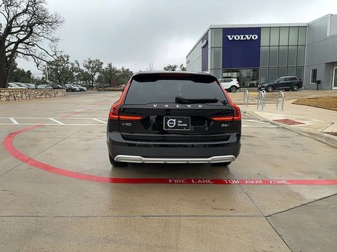 Certified 2023 Volvo V90 B6 Cross Country Plus image 5
