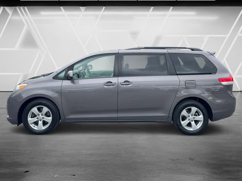 Used 2014 Toyota Sienna LE FWD image 8