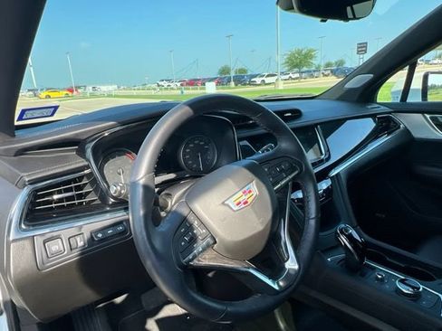 Used 2024 Cadillac XT6 Premium Luxury w/ Technology Package FWD image 6