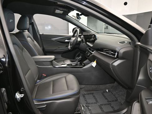 Used 2025 Buick Envista Sport Touring w/ Convenience II Package image 42