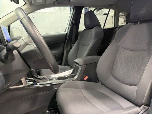 Certified 2023 Toyota Corolla Cross LE image 14