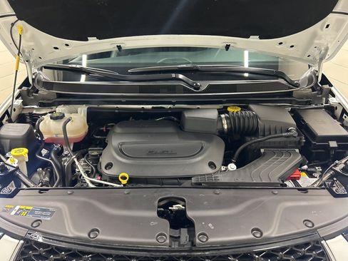 Used 2025 Chrysler Pacifica Select image 14