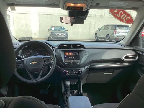 Used 2023 Chevrolet TrailBlazer LT AWD/4WD image 11