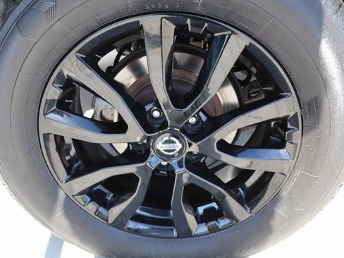 Used 2018 Nissan Rogue SV image 43