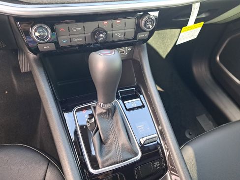 New 2026 Jeep Compass Latitude image 17