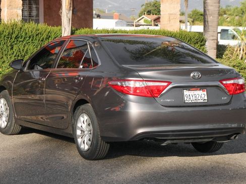 Used 2017 Toyota Camry LE image 6