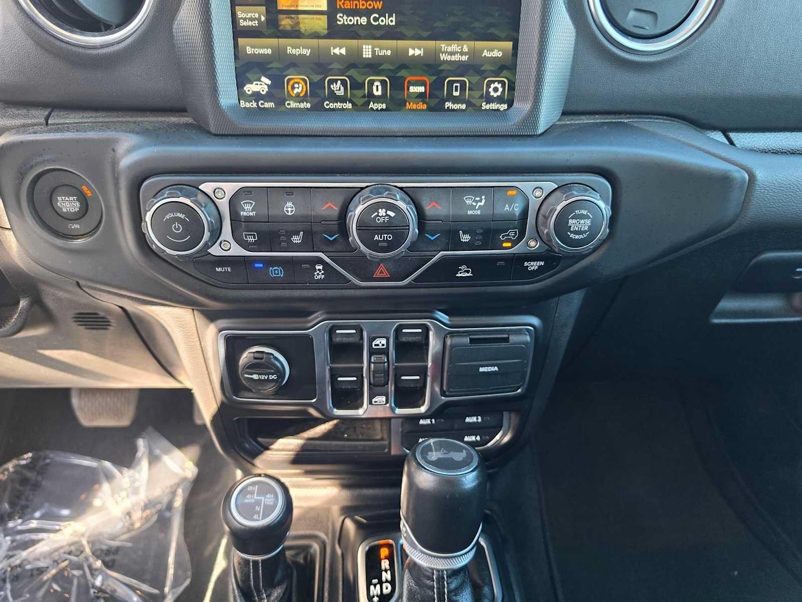 Used 2022 Jeep Wrangler Unlimited Sahara w/ Cold Weather Group AWD/4WD image 27