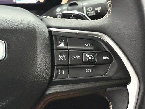 Used 2023 Jeep Grand Cherokee L Laredo RWD image 20