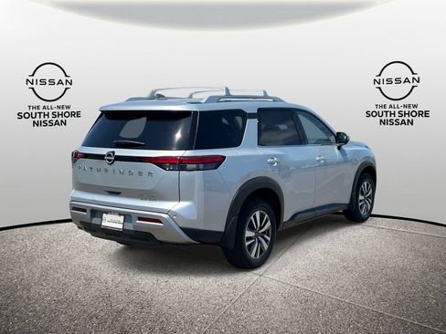 Used 2023 Nissan Pathfinder SL AWD/4WD image 6