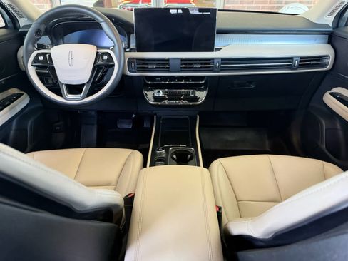 Used 2025 Lincoln Corsair AWD image 18