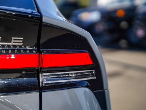 Certified 2024 Toyota Prius XLE image 12