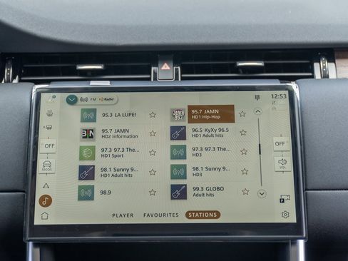 Used 2025 Land Rover Discovery Sport S image 17