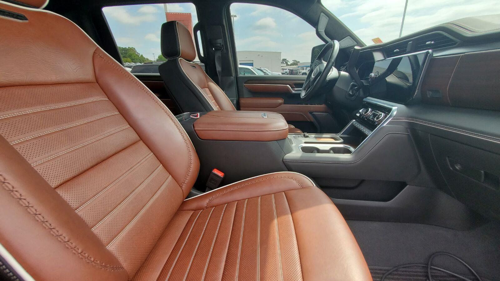 Used 2025 GMC Sierra 3500 Denali Ultimate AWD/4WD image 4
