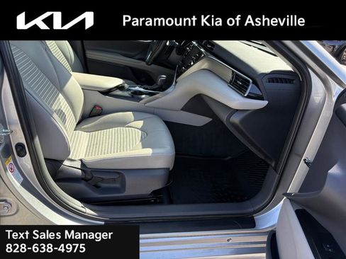 Used 2019 Toyota Camry SE w/ Audio Package image 18