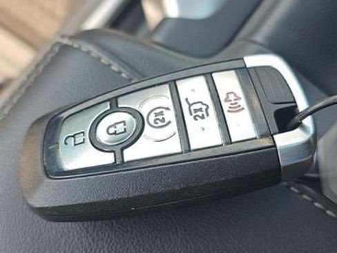 Used 2025 Ford Expedition Platinum AWD/4WD image 21