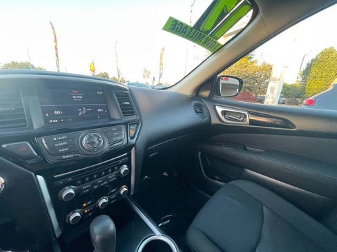 Used 2017 Nissan Pathfinder S image 31