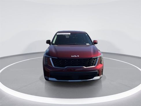 Used 2025 Kia Sorento LX image 3
