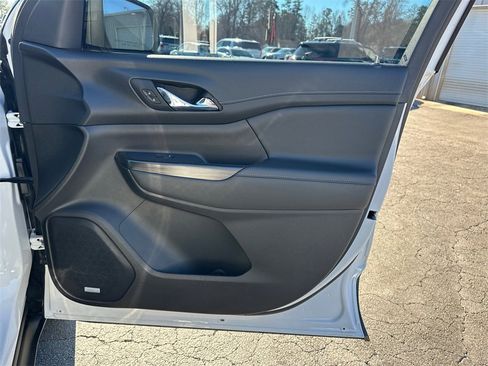 Used 2023 GMC Acadia SLT w/ Elevation Edition image 15