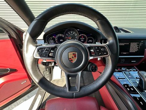 Used 2023 Porsche Cayenne Platinum Edition image 14