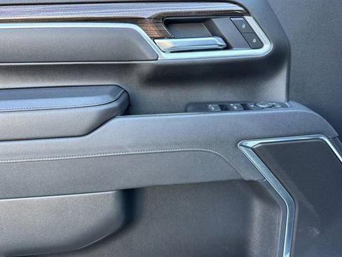 Used 2025 Chevrolet Silverado 2500 LT w/ Convenience Package image 11