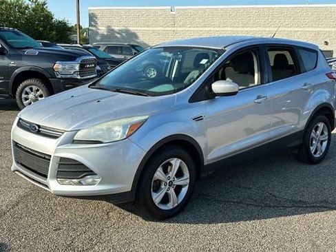 Used 2015 Ford Escape SE FWD image 2
