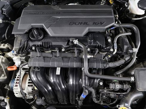 Certified 2024 Hyundai Elantra SE FWD image 16
