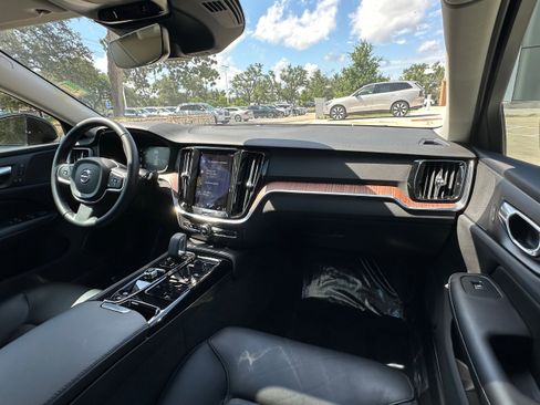 Certified 2022 Volvo S60 T8 R-Design Expression w/ Protection Package Premier image 13