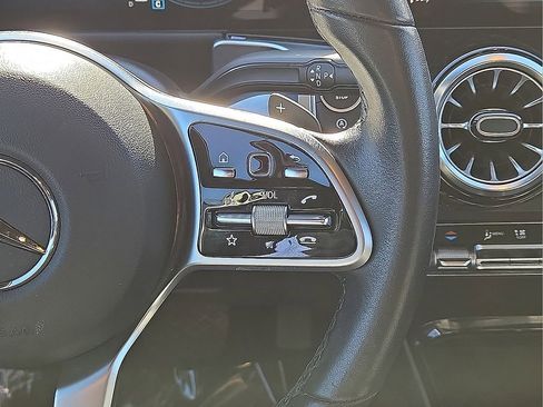 Used 2022 Mercedes-Benz GLB 250 w/ Premium Package Lite image 19