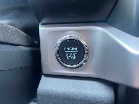 Used 2024 Ford F250 XLT w/ XLT Premium Package AWD/4WD image 18