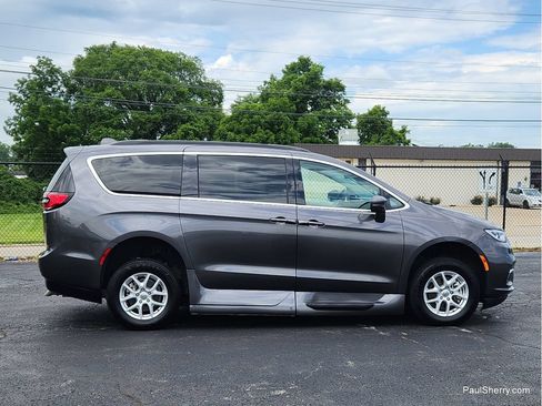 Used 2022 Chrysler Pacifica Touring-L FWD image 20
