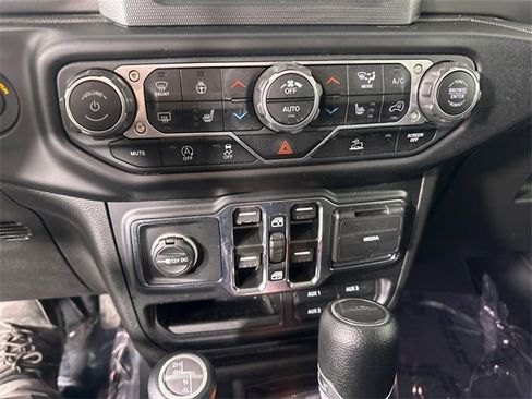Certified 2023 Jeep Gladiator Sport image 30
