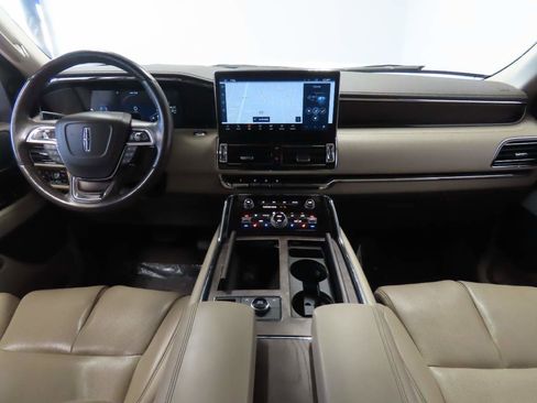 Used 2022 Lincoln Navigator Reserve image 12