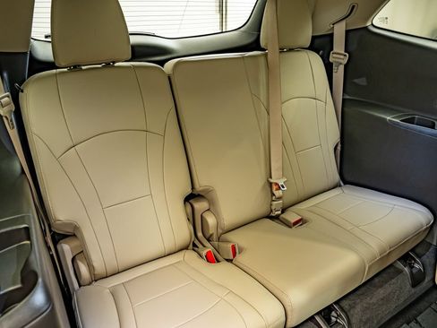 Used 2019 Buick Enclave Essence FWD image 37