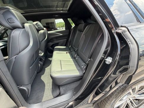 Used 2024 Cadillac Lyriq Luxury AWD/4WD image 31
