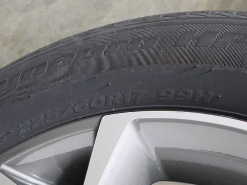 Used 2025 Chevrolet Trax LT FWD image 38