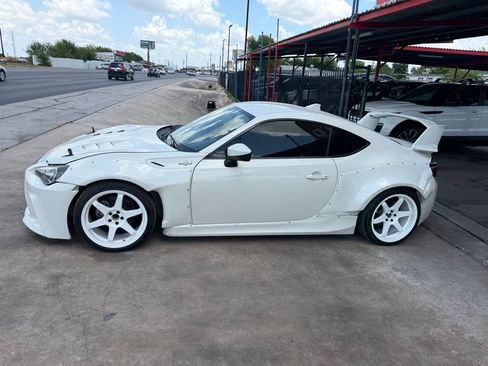 Used 2016 Scion FR-S RWD image 8