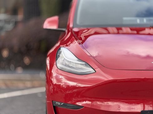 Used 2021 Tesla Model Y Long Range image 4