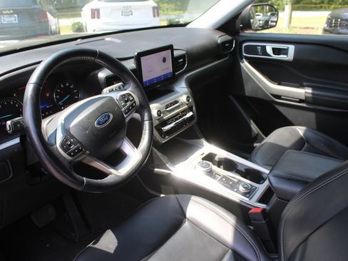 Used 2022 Ford Explorer XLT w/ Equipment Group 202A AWD/4WD image 23