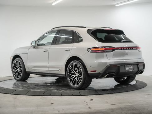 Certified 2023 Porsche Macan AWD/4WD image 3