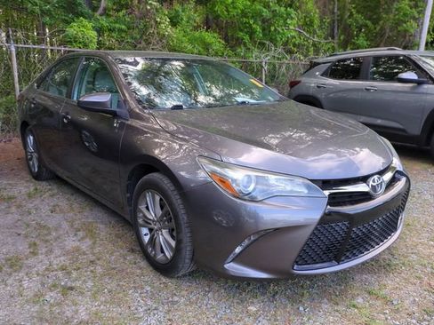 Used 2016 Toyota Camry SE FWD image 4