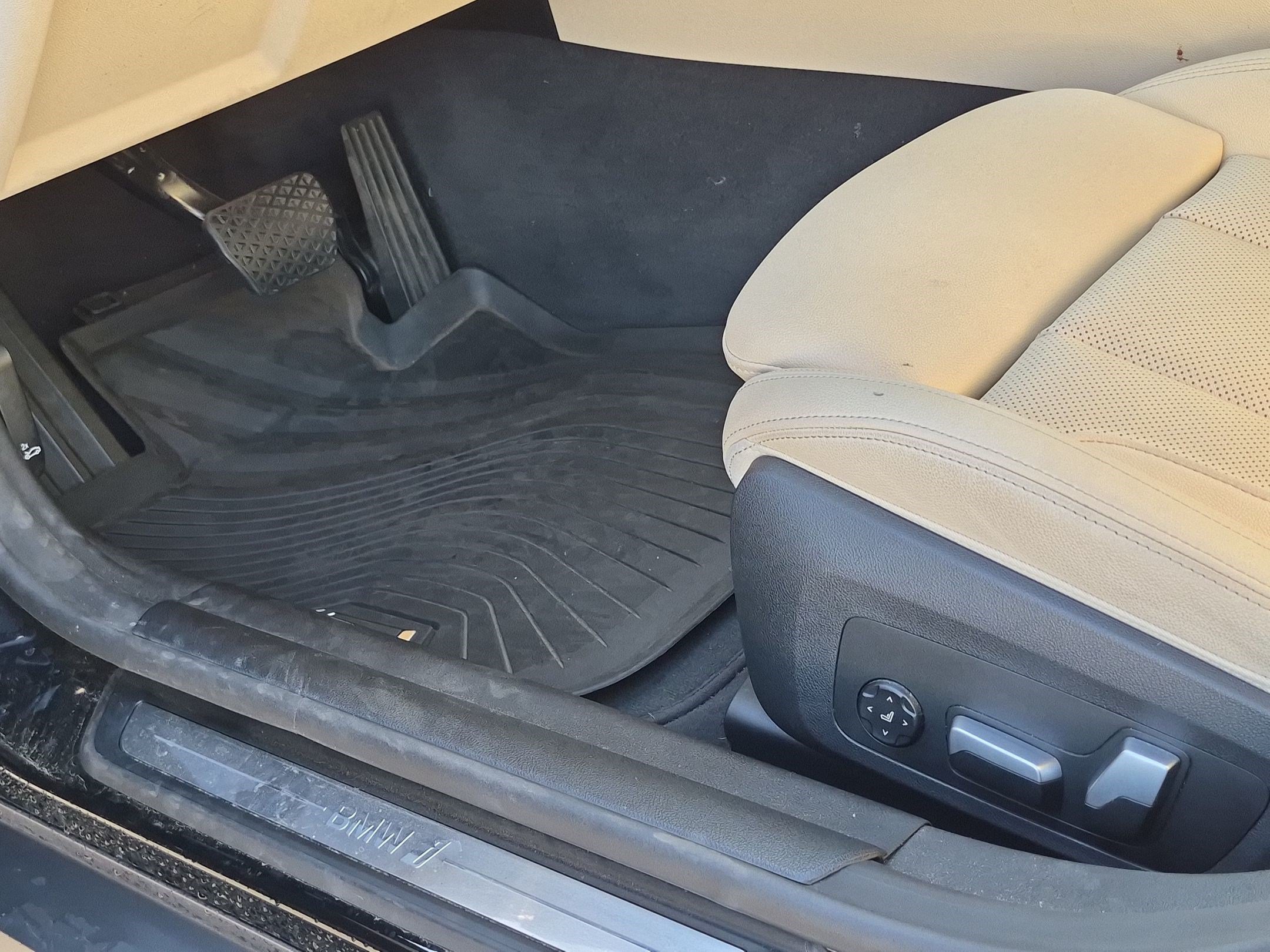 Certified 2024 BMW i4 eDrive35 w/ Convenience Package RWD image 17