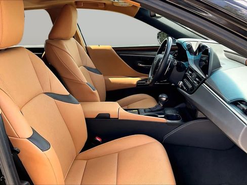 Used 2025 Lexus ES 350 w/ Premium Package FWD image 9