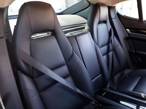 Used 2016 Porsche Panamera S image 17