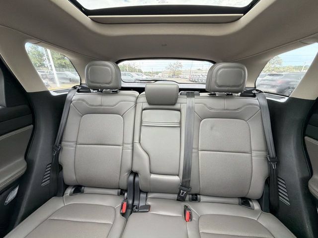 Used 2025 Lincoln Corsair Reserve w/ Towing Package AWD/4WD image 16